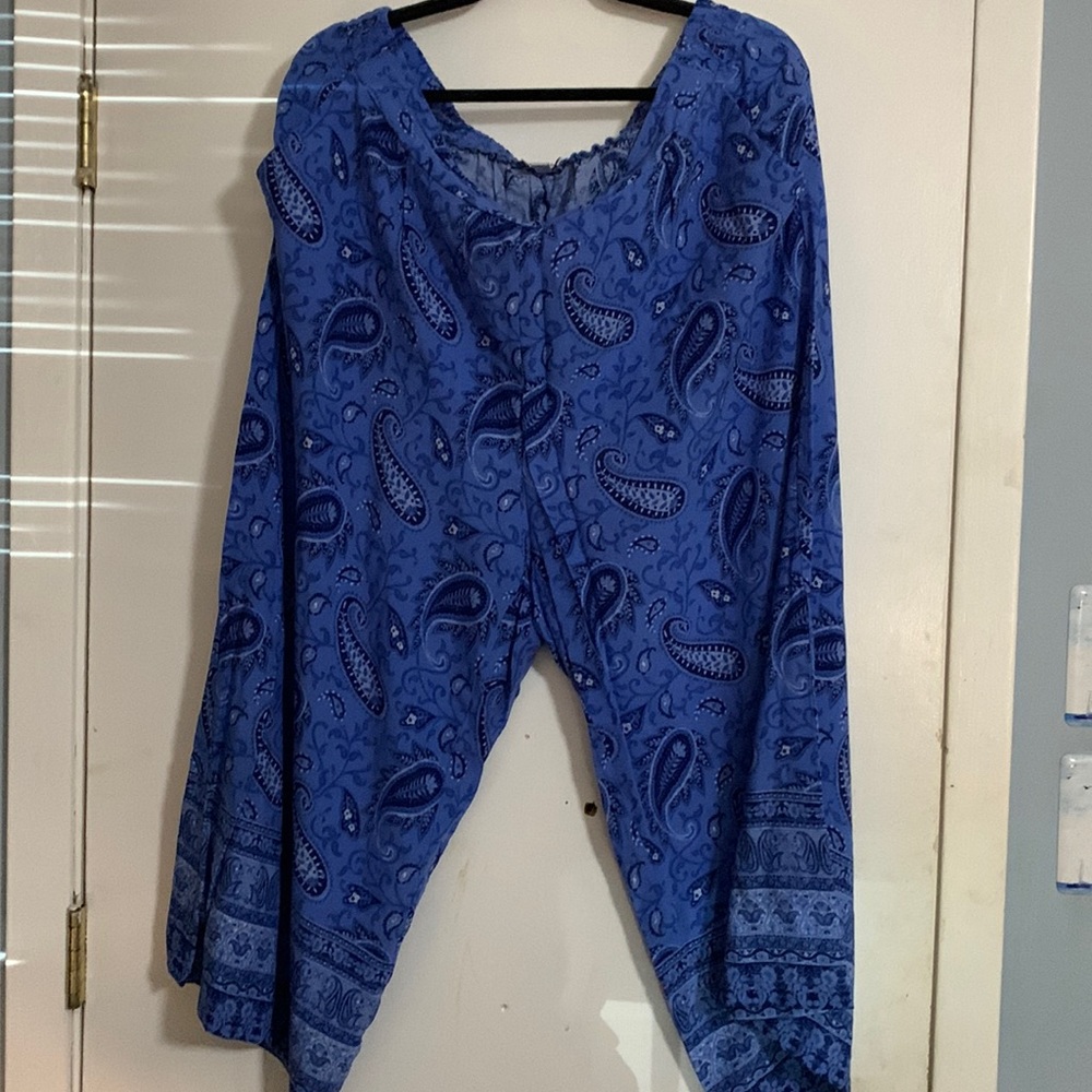 Avenue size 16 woven capris